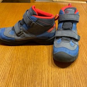 Keen hiking shoes boys